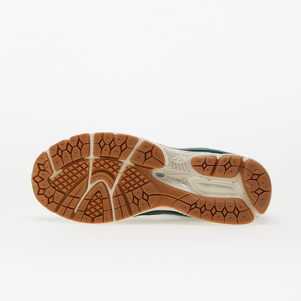 NEW BALANCE 2002RVI - Nightwatch Green Castlerock