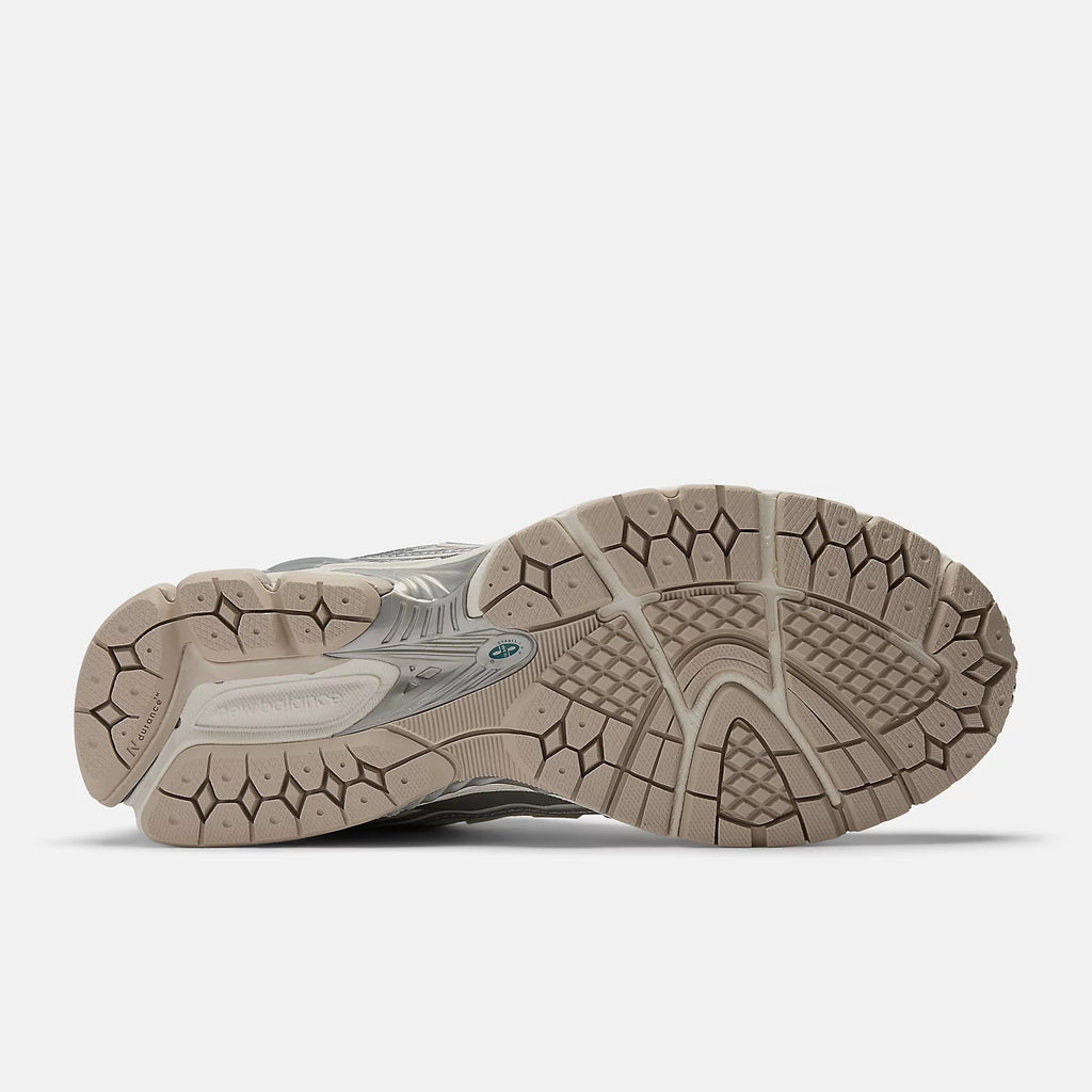 NEW BALANCE 1906REE - Silver Metalic Sea Salt New Spruce