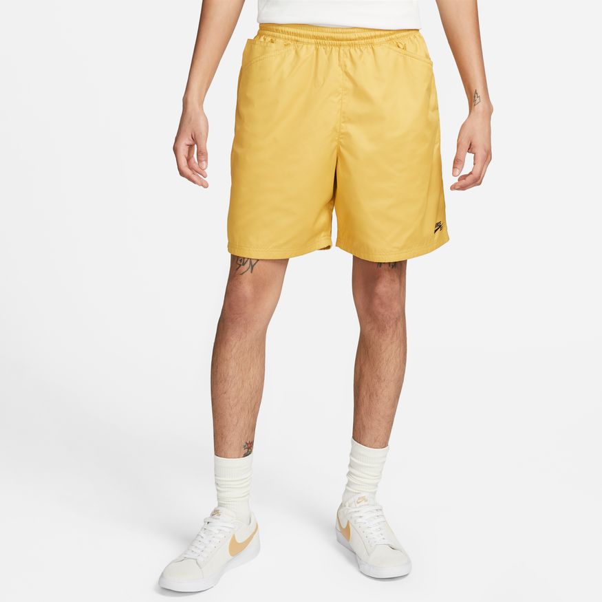 NIKE SB NOVELTY CHINO SHORT - Sanded Gold/Negro - FREESTYLE LLORET